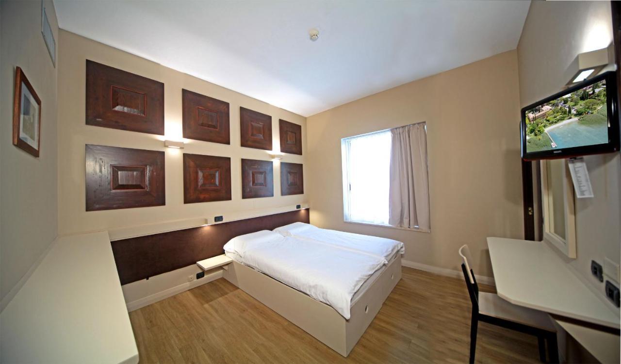 Hotel La Pauel Sirmione Luaran gambar
